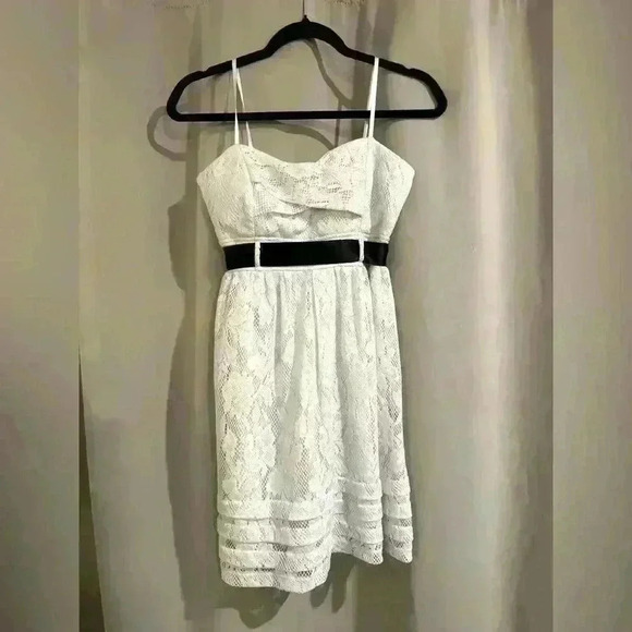 Junior  Off White City Triangle Dress - Picture 1 of 7